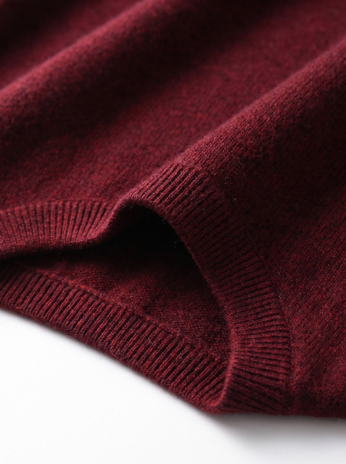 BLENIN men's 100% wool crew neck sweater in burgundy, fabric close-up