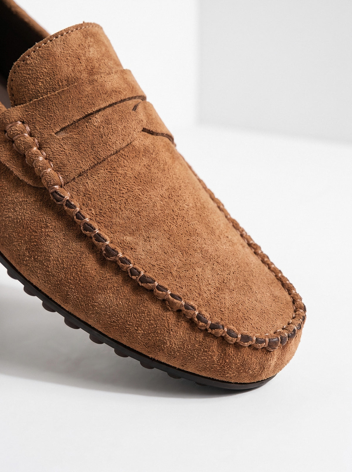 BLENIN men's suede-look driving loafers in tan, suede close-up