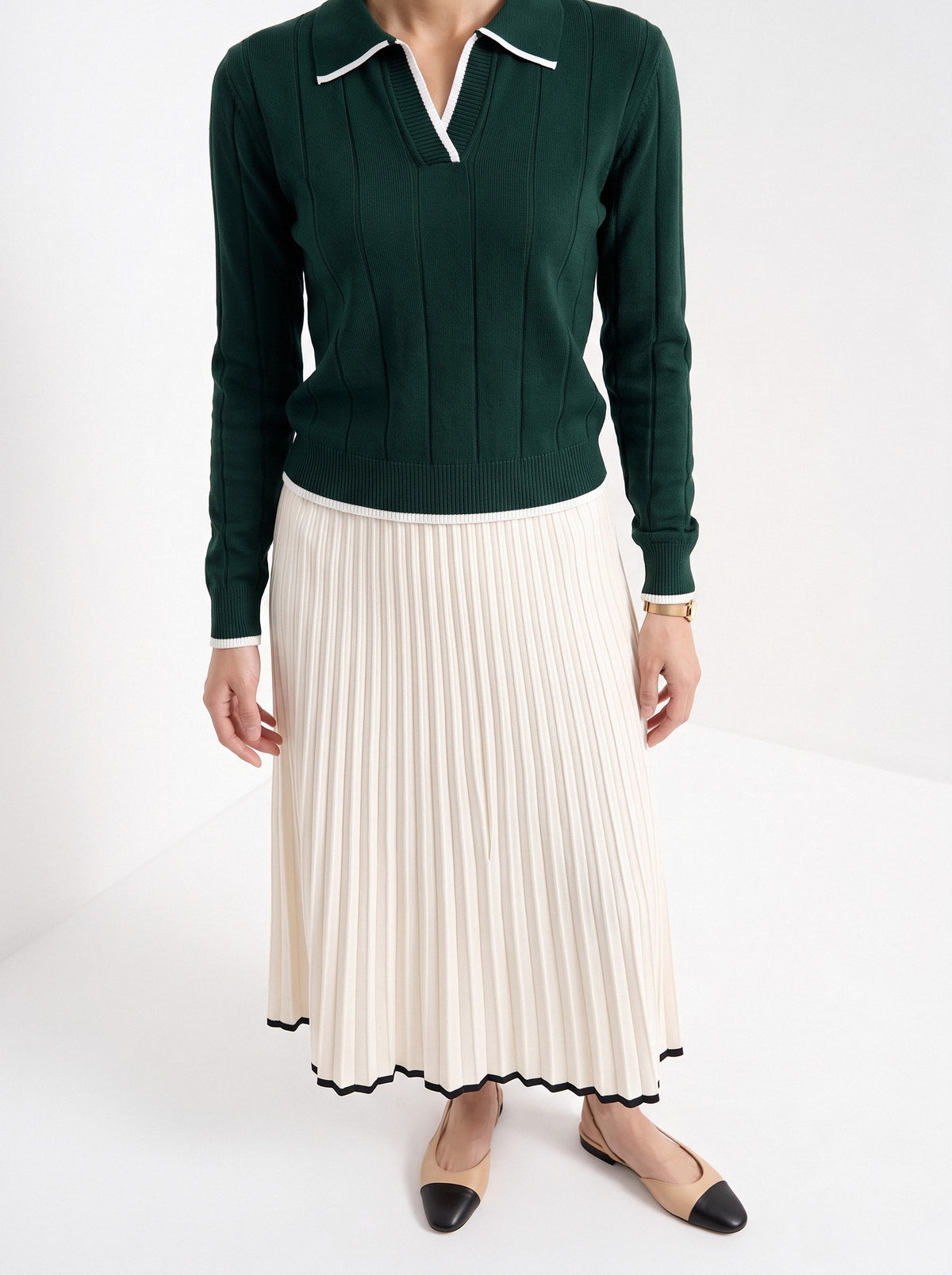 BLENIN contrast trim knit polo in forest green, fit detail at the hem and cuff
