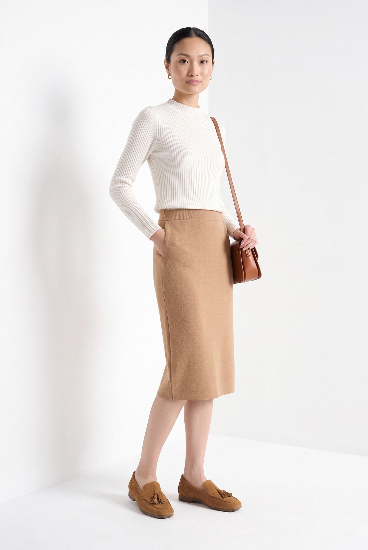 BLENIN women's suede-look tassel loafers in tan, full outfit