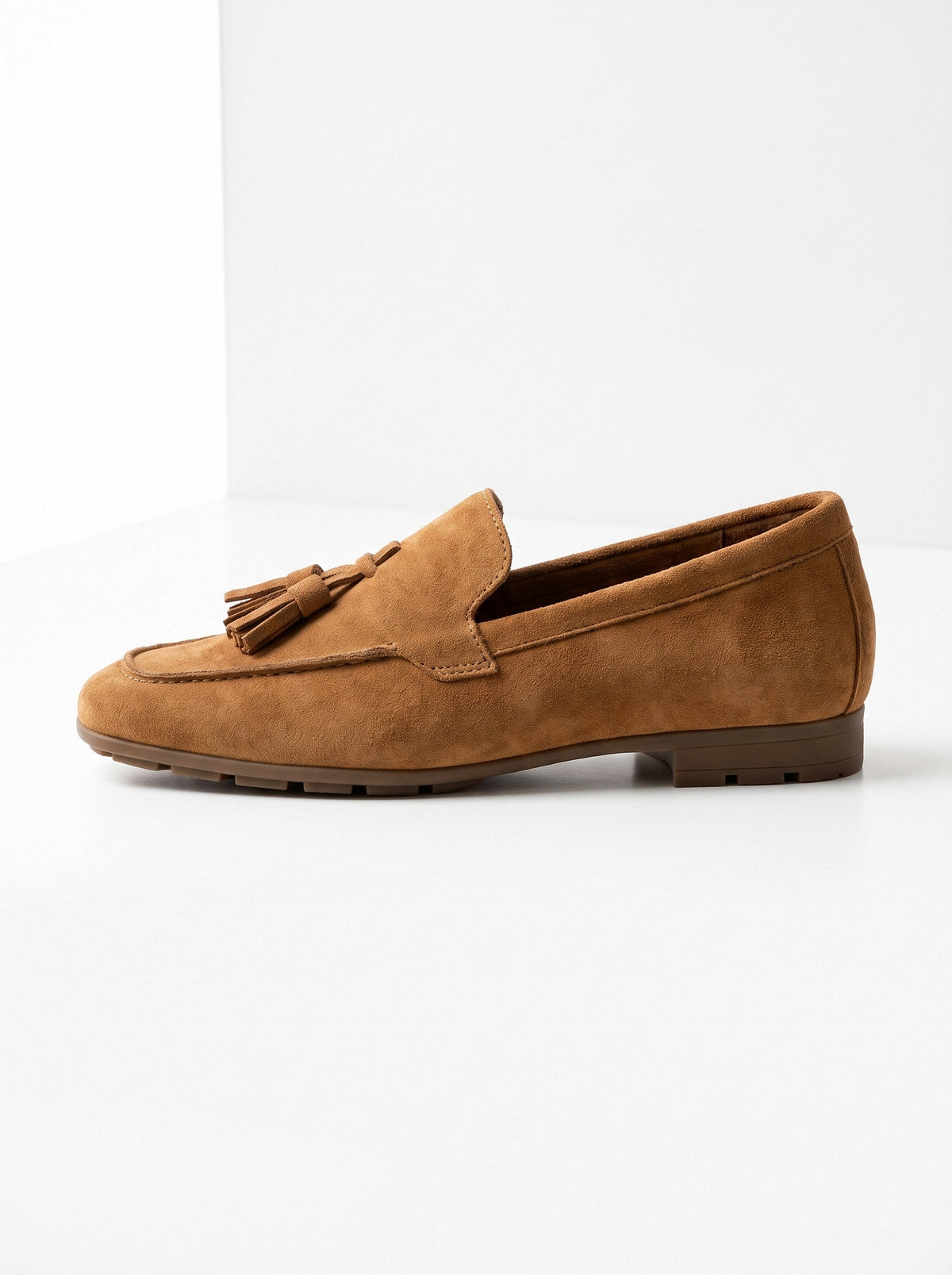 BLENIN women's suede-look tassel loafers in tan, side profile
