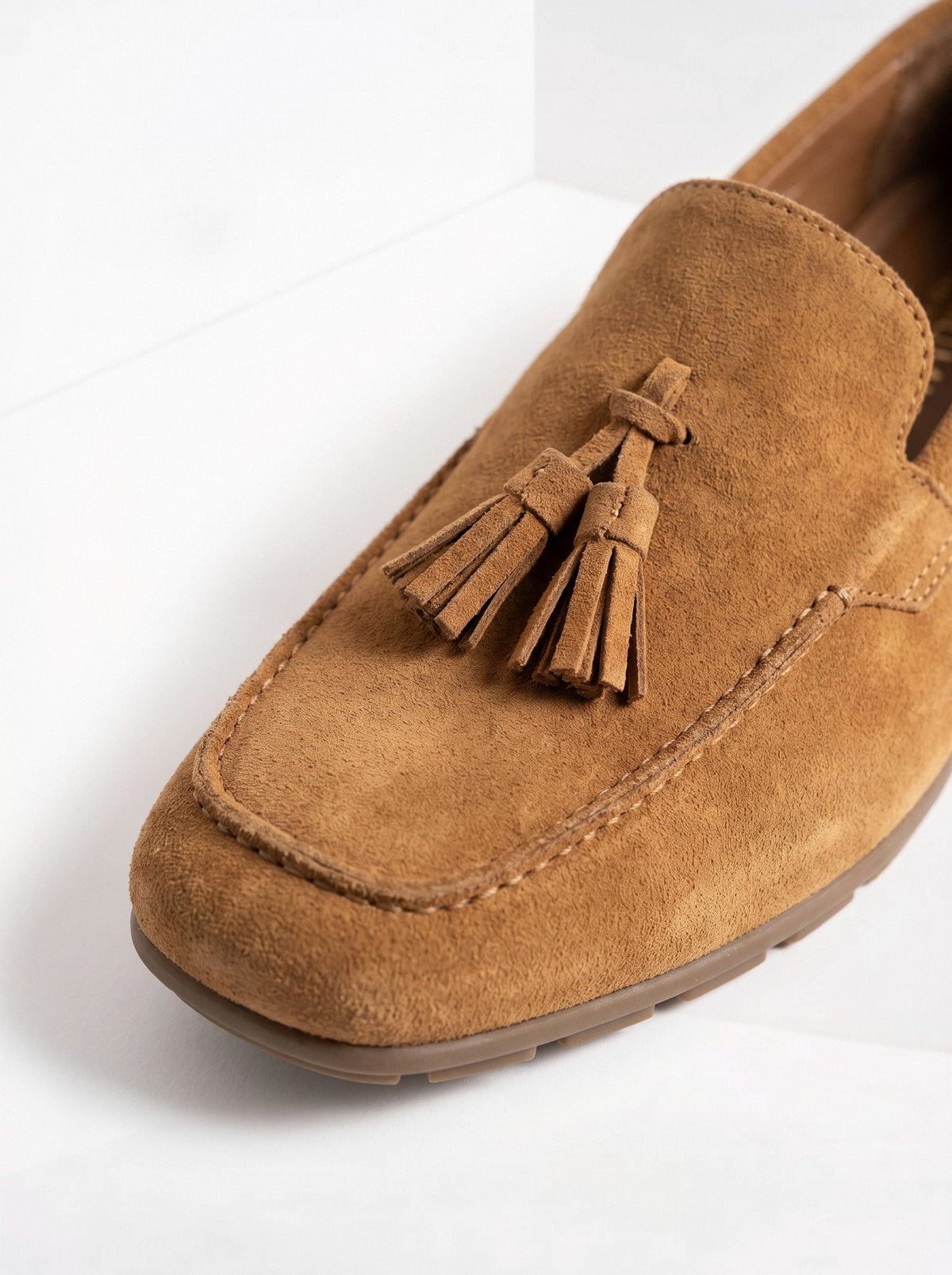 BLENIN women's suede-look tassel loafers in tan, suede close-up