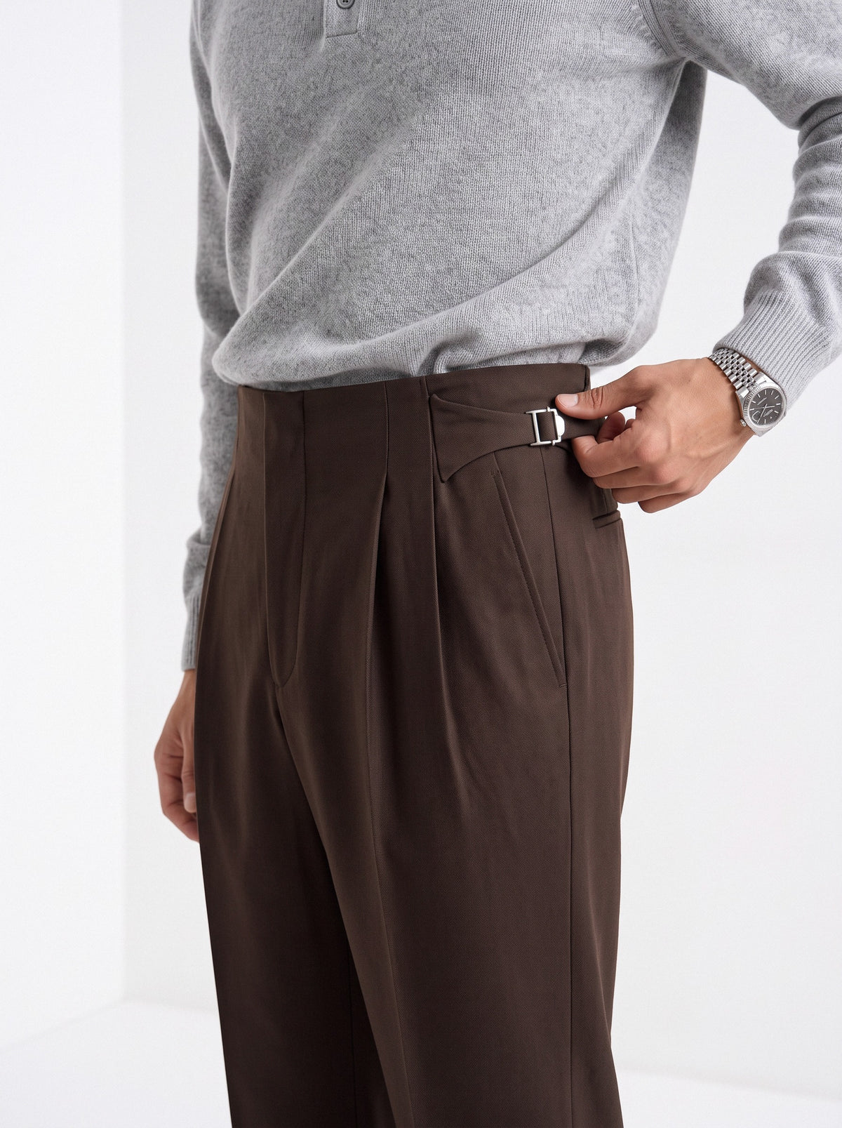 Men's pleated Gurkha trousers in brown, close-up detail