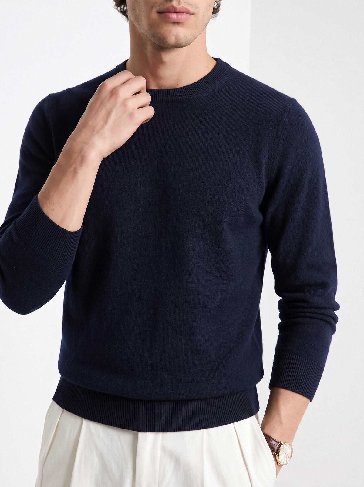 BLENIN men's 100% wool crew neck sweater in navy, close-up of the details