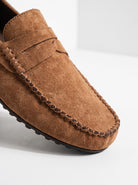 BLENIN men's suede-look driving loafers in tan, suede close-up