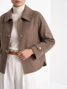 BLENIN short collared jacket in taupe, close-up of the details