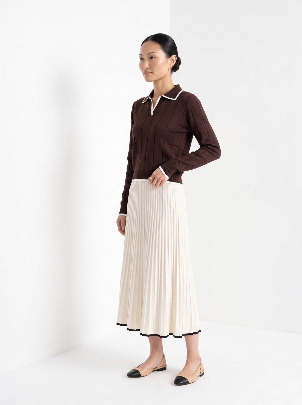 BLENIN contrast trim knit polo in chocolate, three-quarter view
