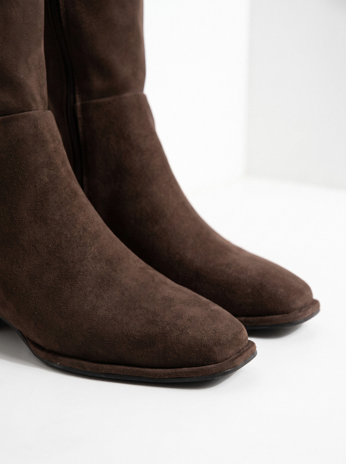 BLENIN women's suede-look over-the-knee boots in brown, suede close-up
